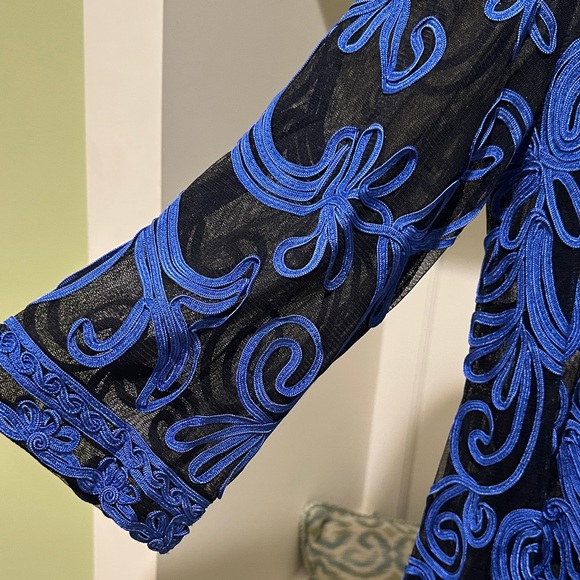 Weavz Black and Blue Swirl top - Picture 3 of 8